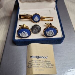 WEDGWOOD Set of CUFFLINKS AND TIE CLIP